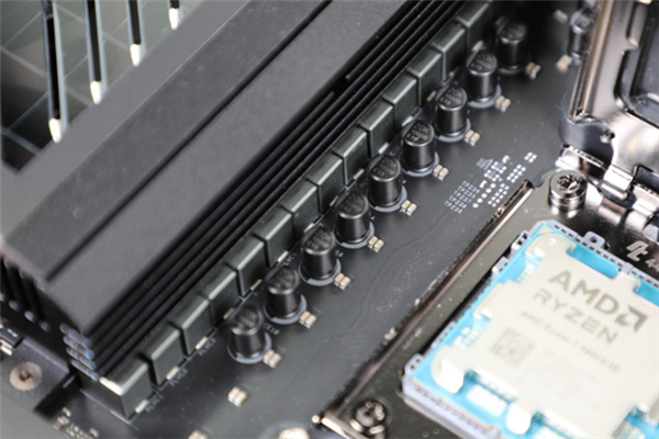 毫无争议的游戏性能王中王！AMD锐龙7 9800X3D处理器上手实测(图3)