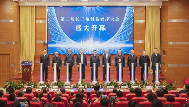 南通四建耿裕华：希望建筑行业的同仁要主动拥抱大模型新时代(图1)